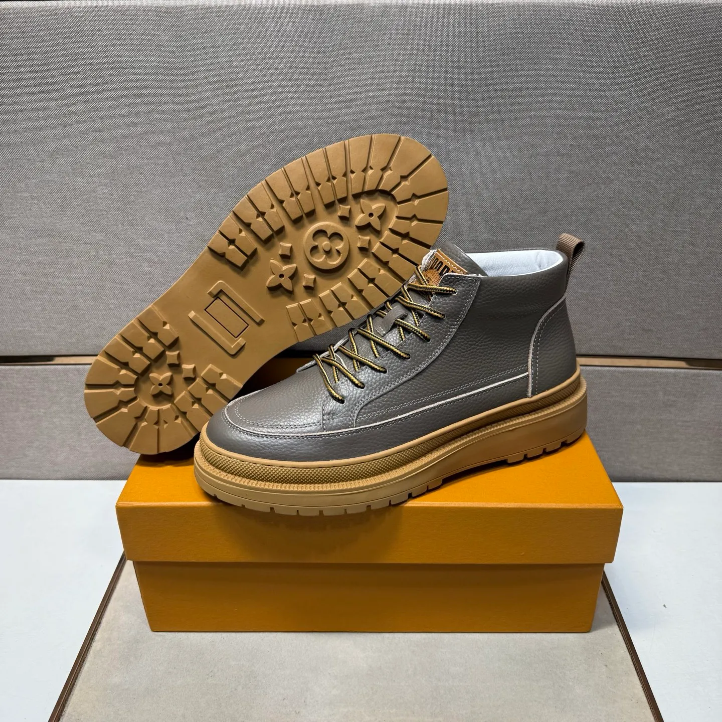 Men's men's shoes 💰pp460 [LV～] Men's casual high-top shoes 2025z cabinet sales simultaneously 🔶Size: 38-44#️⃣ 🔷3 colors🔜The upper is made of multi-material splicing ➕Genuine leather lining, comfortable and breathable, sole: original comfortable and wear-resistant outsole, ⚠️real thing📱photographed🎬real thing is better📢📢📢